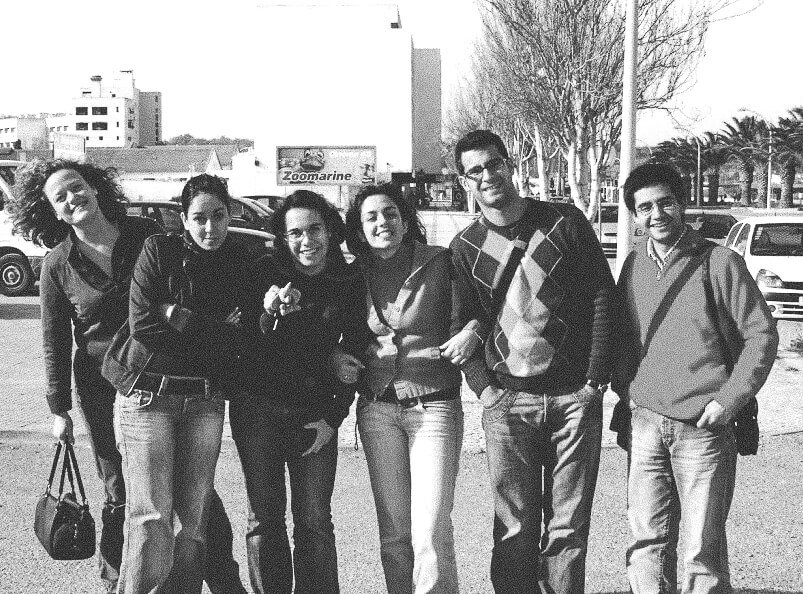 Grupo de estudantes na rua